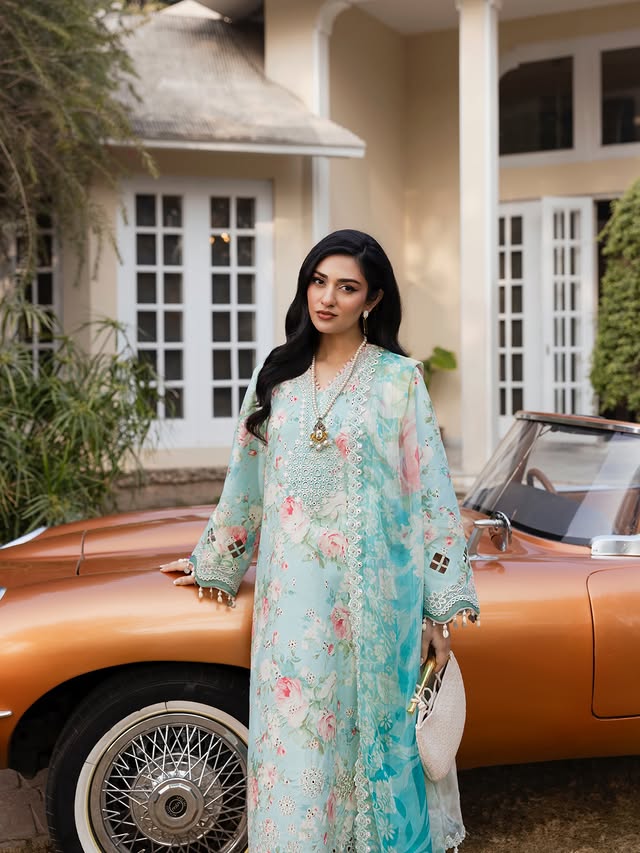 Pakistani Actress Sarah Khan