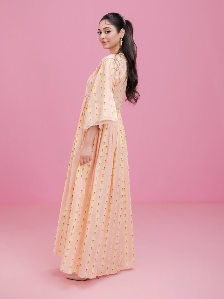 Pakistani Singer Noor Zafar Khan